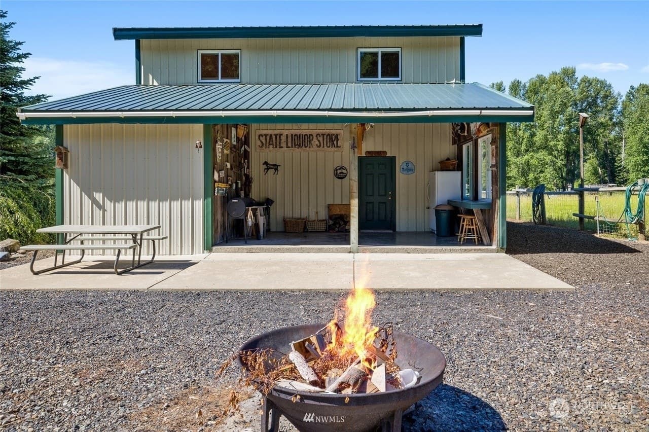 61585 Hosmer Lake Dr, Bend, OR